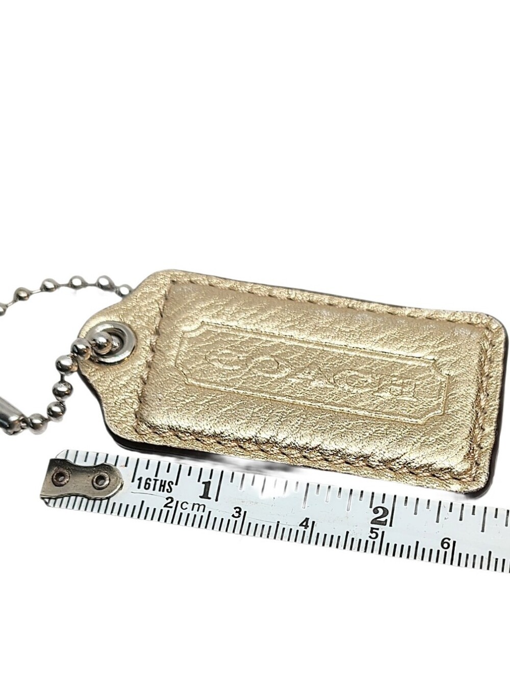 🏷️ 2.5" Coach Metallic Gold Pebbled Leather Hangtag Bag Fob Charm Keychain Y2K - Picture 5 of 5